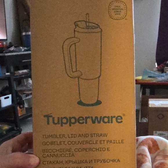 Pink Tupperware Tumbler with Lid and Straw - Brand New Never Used. 37oz - Picture 1 of 4